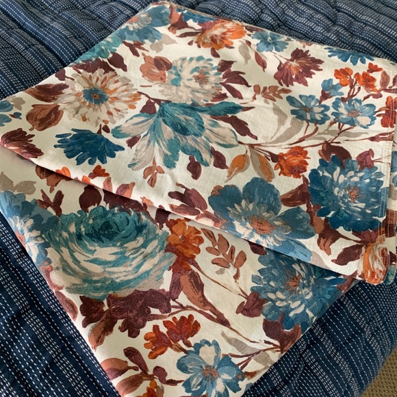 100% cotton table cloth 69”x60” - Picture 2 of 2